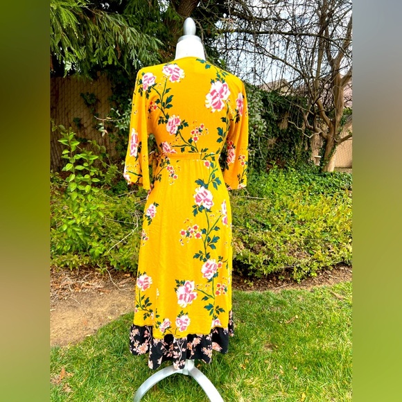 COTTON ON 🌻 Floral Wrap Dress in Yellow and Black - Picture 9 of 10